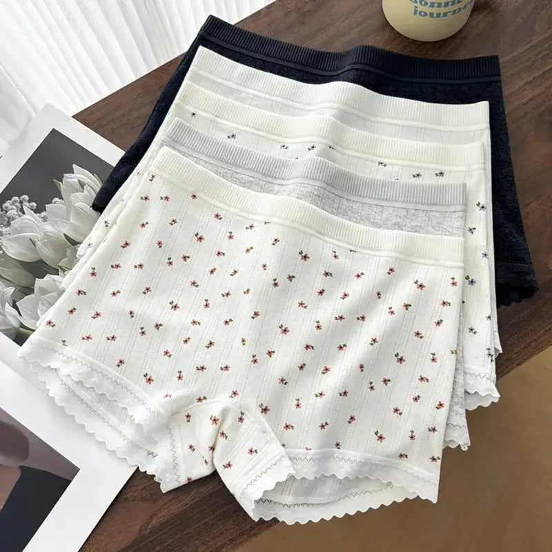 Simples Market 3-piece women's mid-waist lace-trim panties set in white, cream, gray and black