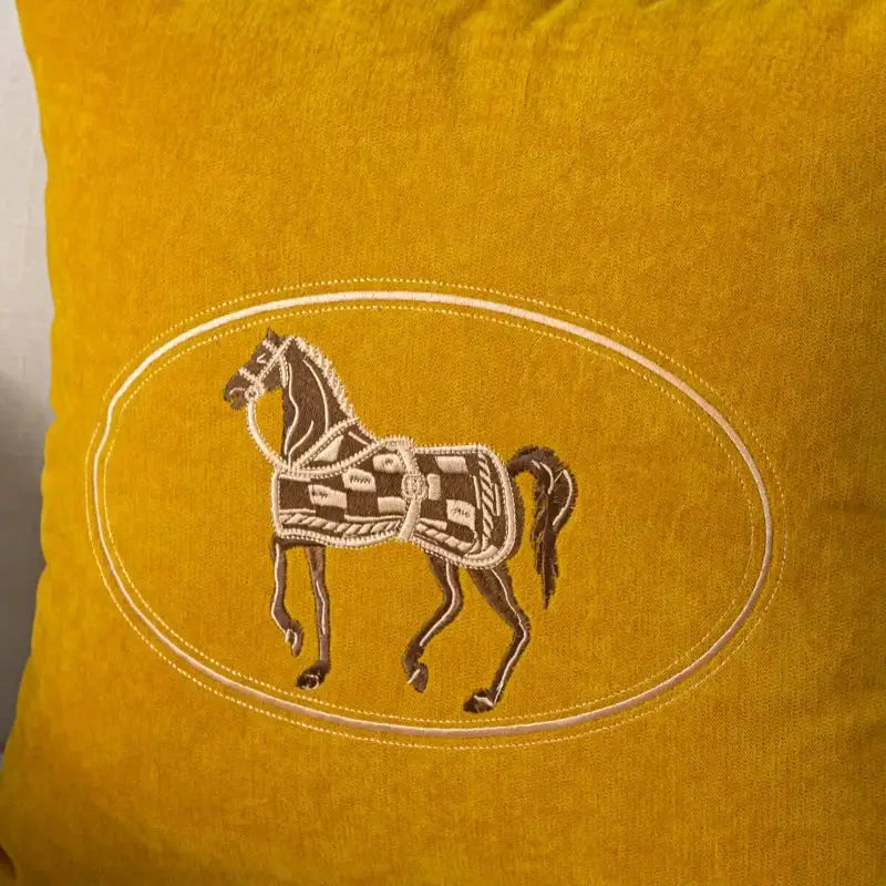 Cushion cover with American hand-embroidered horse pattern on mustard yellow fabric, oval border, 45x45 cm