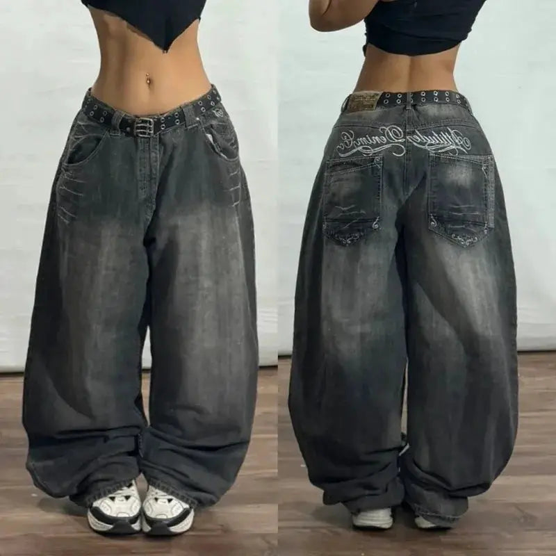 Baggy jeans by Simples Market, men's oversized dark wash with high waist and wide legs.