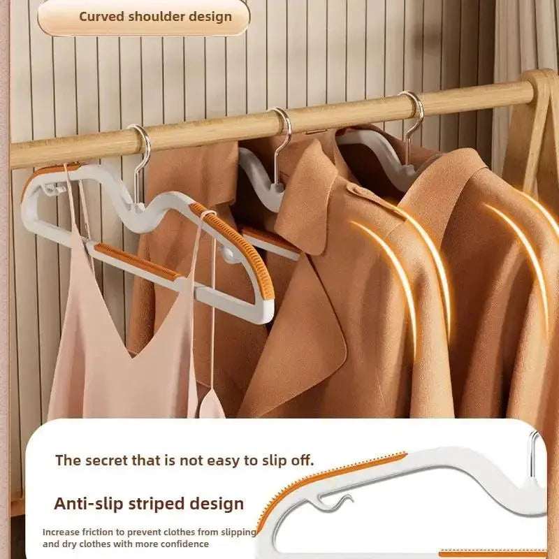 Set of short-neck non-slip clothes hangers by Simples Market with curved shoulders; white with orange anti-slip stripes