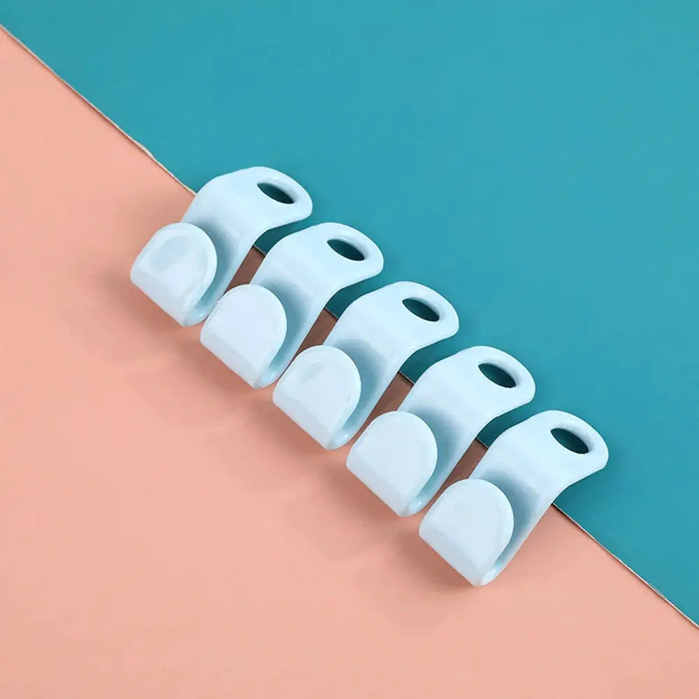 Mini wardrobe connector hangers by Simples Market, six blue plastic units for cascading clothing storage