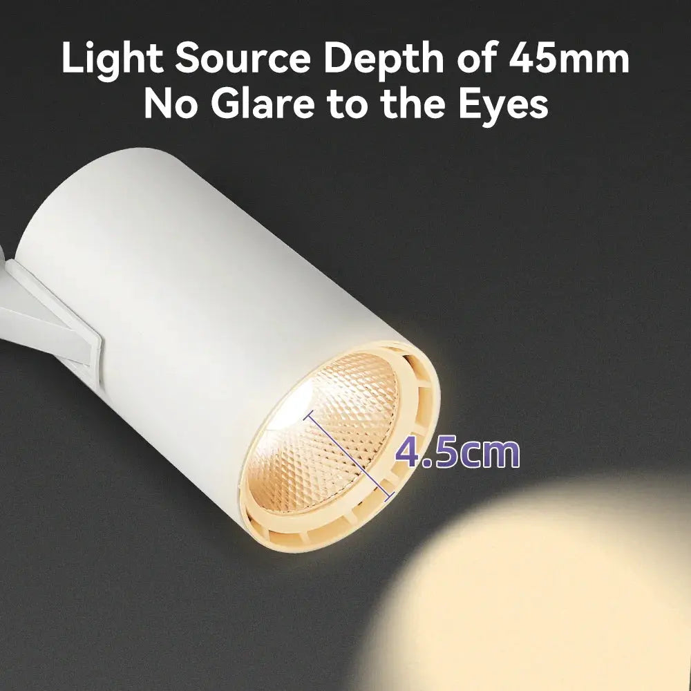 Spot LED track light head, white cylindrical housing with warm beam and 4.5 cm diameter.