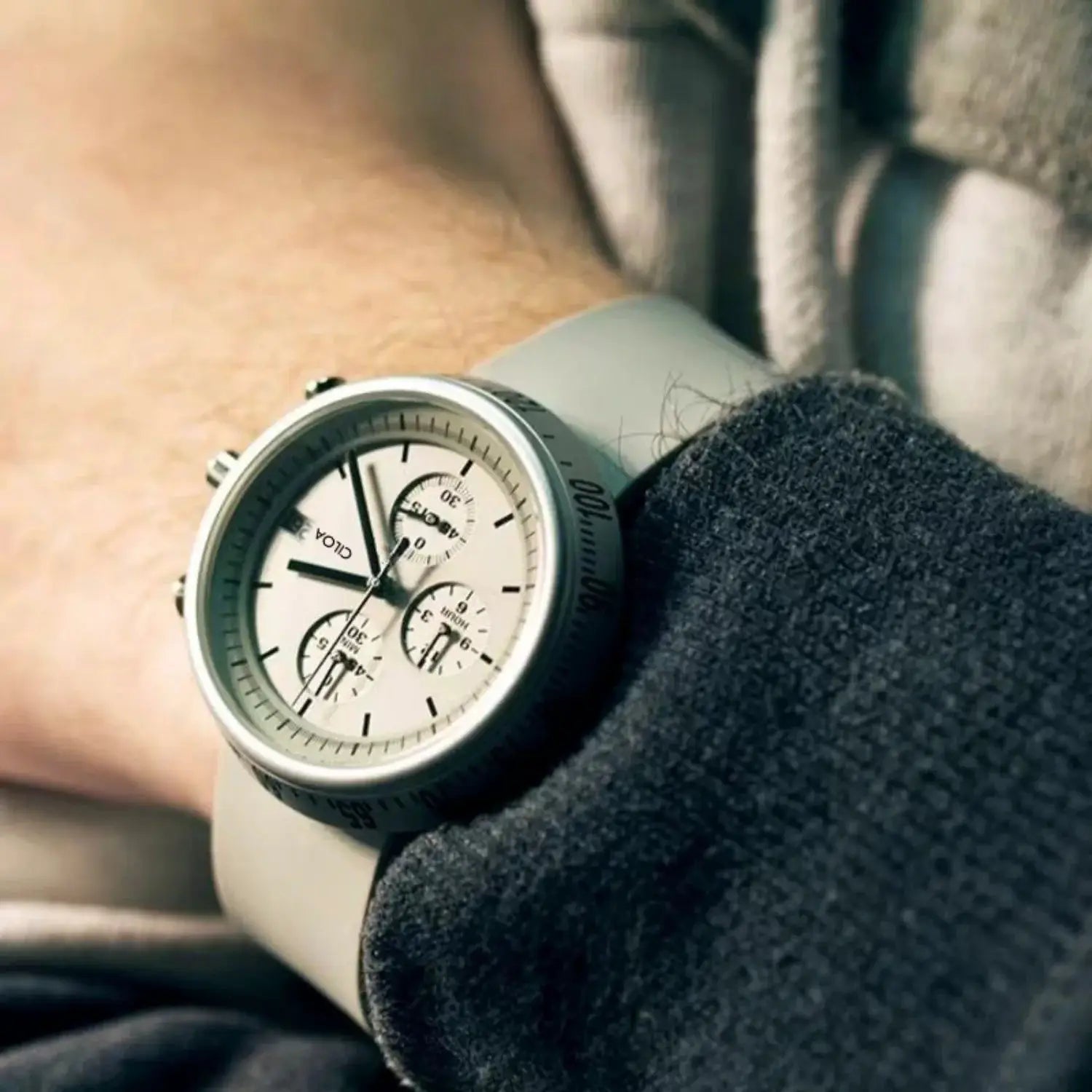 CILOA men's silver round-dial watch with subdials on a gray strap; waterproof quartz from Simples Market