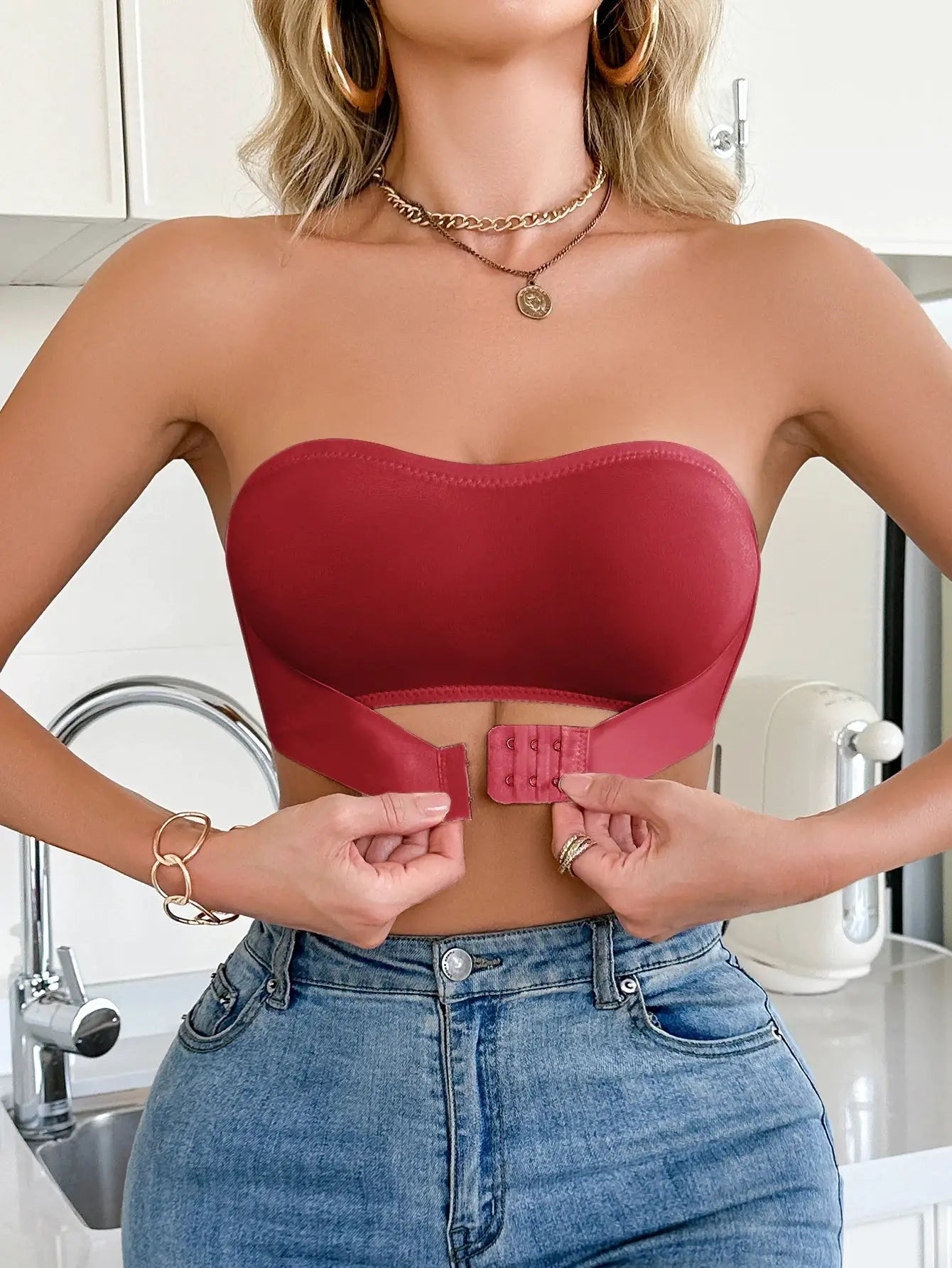 Simples Market red strapless wireless bralette with front-clasp closure and wide band.
