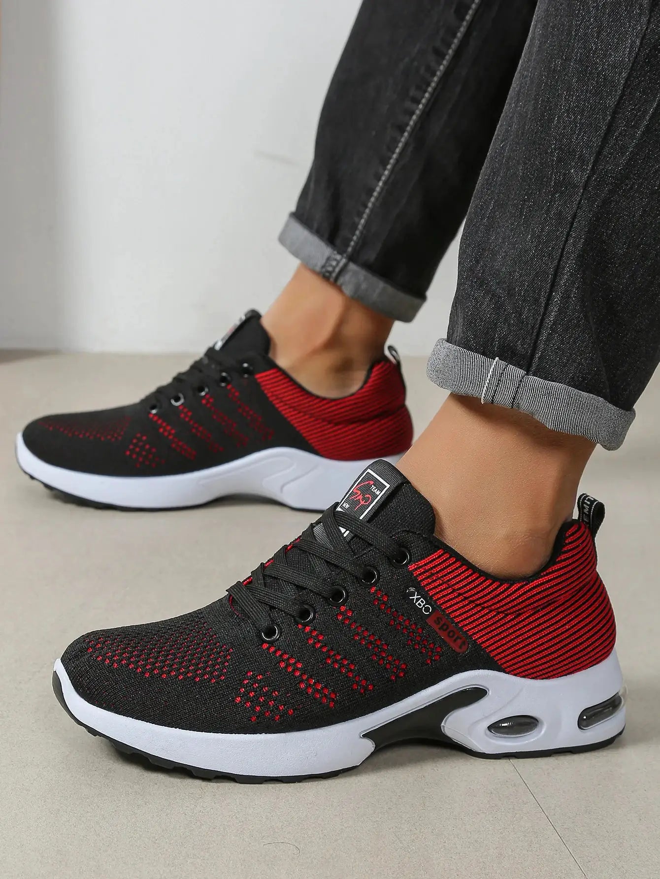 Simples Market men's running shoes, black and red knit upper with white cushioned sole