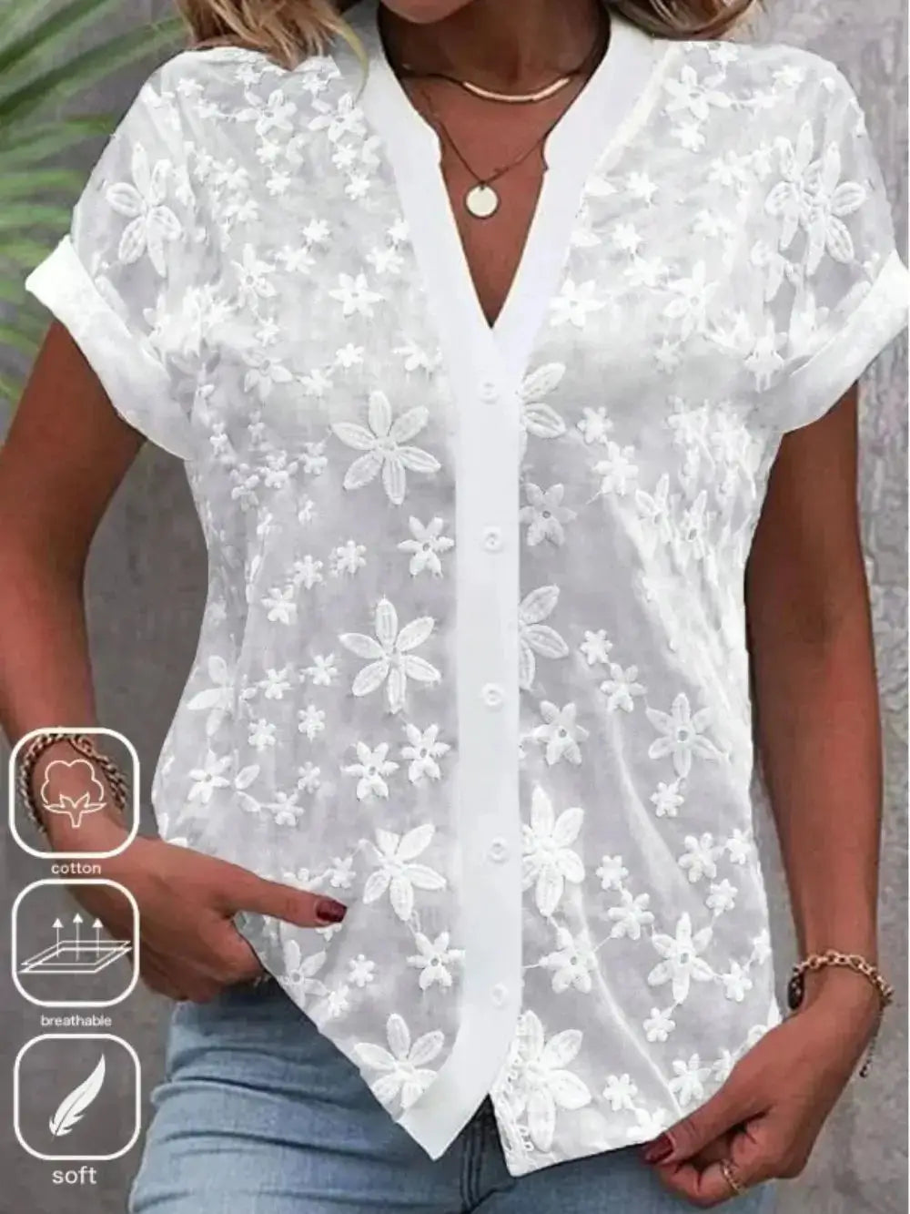 Cropped white lace blouse with floral eyelet embroidery, V-neck button-front by Simples Market