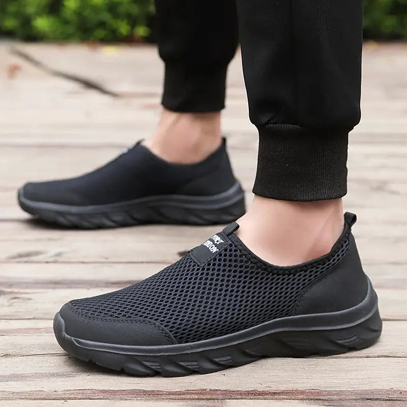 2023 Lightweight Men's Casual Shoes Breathable Slip On Sneakers Anti Slip Flat Outdoor Walking Shoes Size 39 To 47