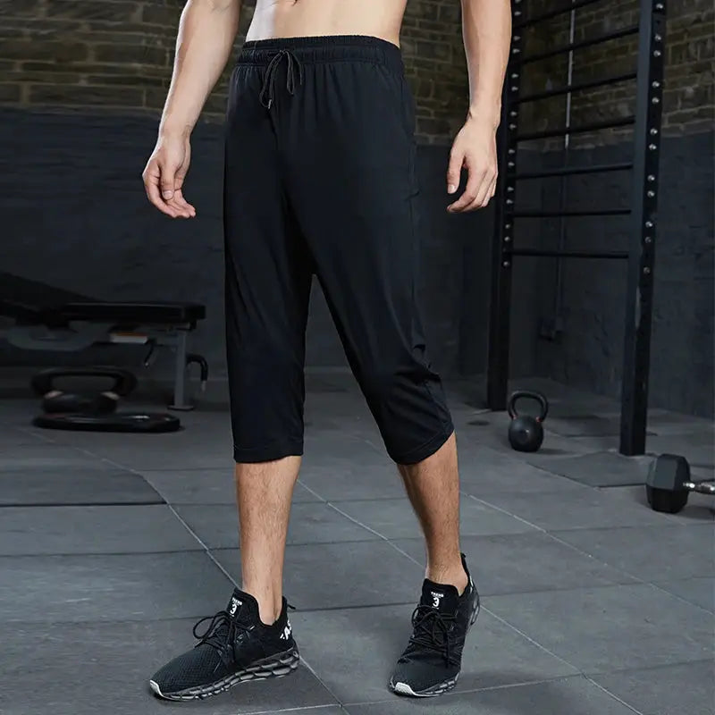 SONECHOKI men's black calf-length running pants with drawstring waist, loose-fit sport trousers.