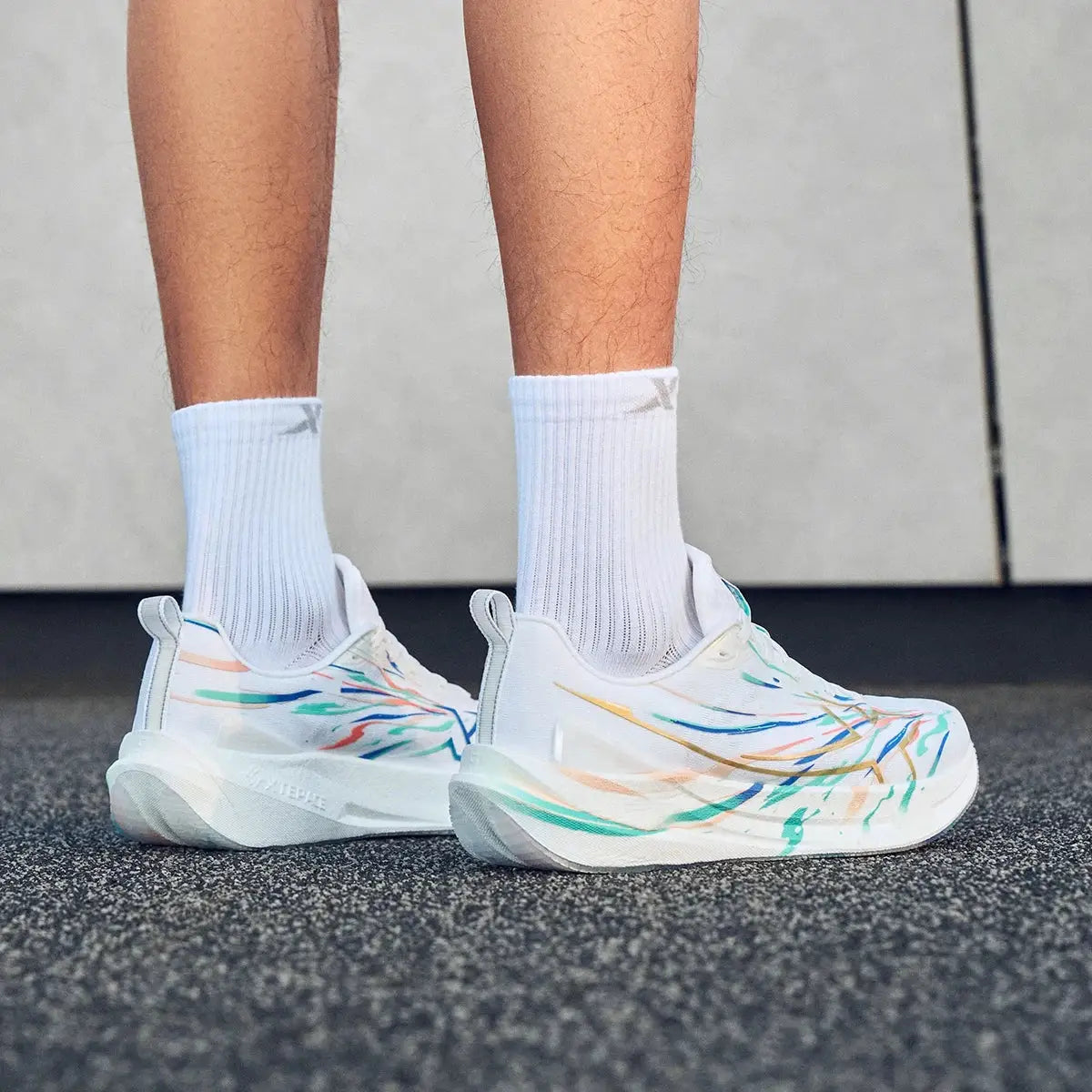 Xtep 2000km 5.0 men's running shoes, white with colorful splash pattern.