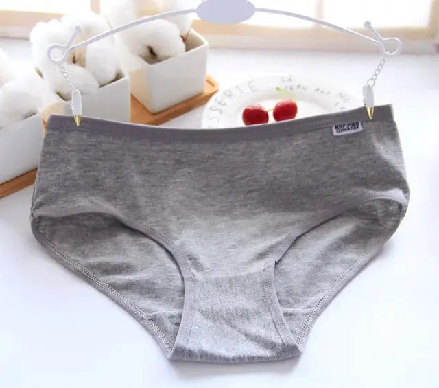 Simples Market gray cotton women's panties, breathable soft underwear on display.