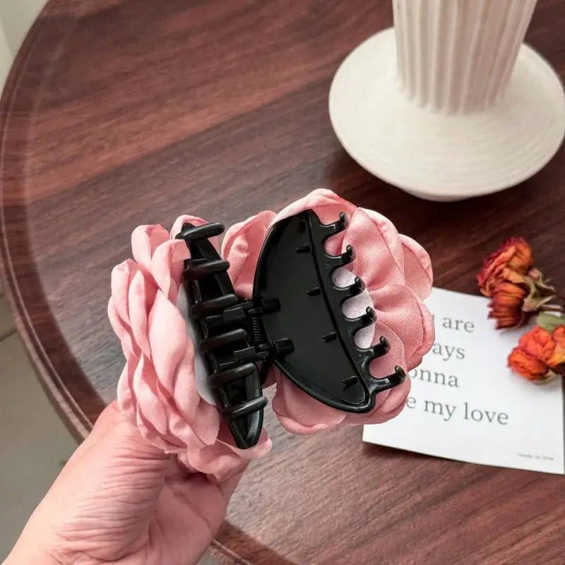 LuxeHair Stereoscopic Rose Hair Clips For Women Sturdy Back Of The Head Shark Clips Fashionable Hair Accessories