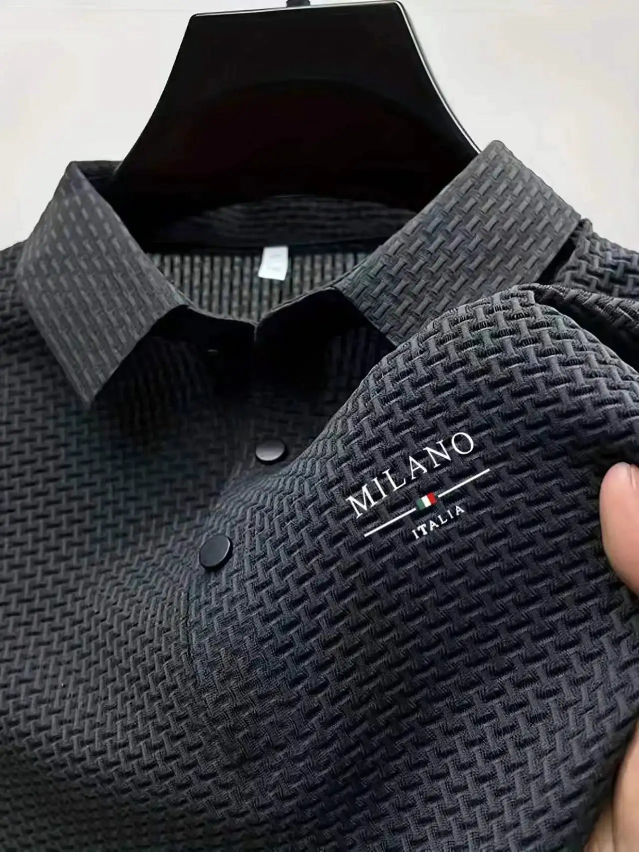 Simples Market Milano Italia men's polo shirt in dark gray textured fabric with logo.