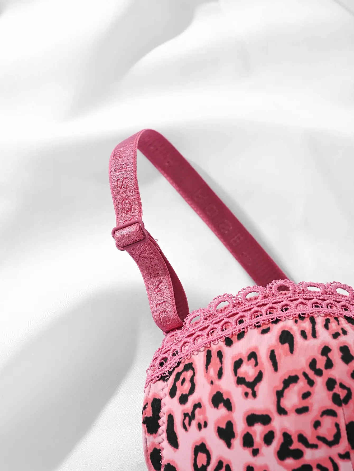 Diana Rose leopard-print push-up bra in pink with lace trim and adjustable strap; Simples Market