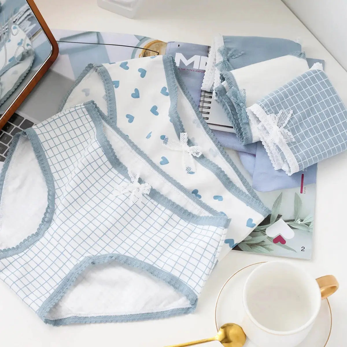 Simples Market 5-piece cotton panties set for women, mid-waist briefs in blue and white with lace trim, assorted prints