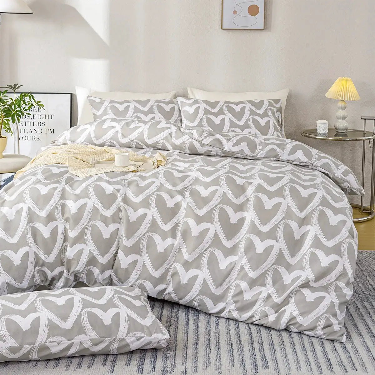 3-piece heart-print duvet cover set in gray and white with two pillowcases