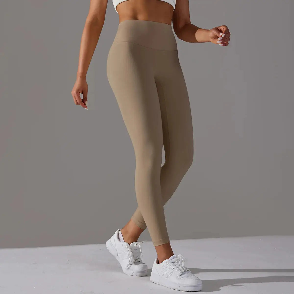High-waist nude leggings by Simples Market in beige for fitness, yoga and workouts