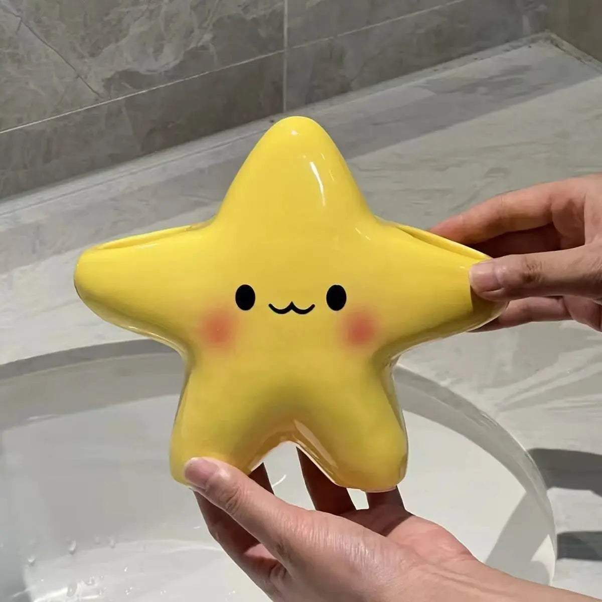 Star Shaped Toothbrush Holder With Cute Face Design For Space Saving
