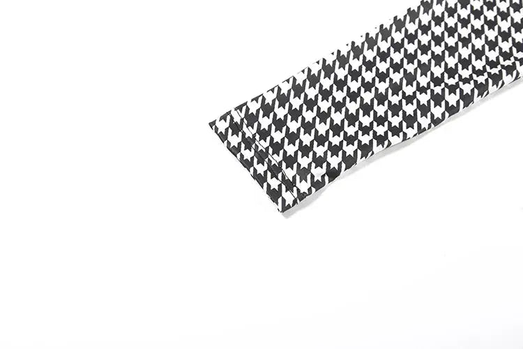 Jumpsuit sleeve in black-and-white houndstooth pattern, Simples Market.