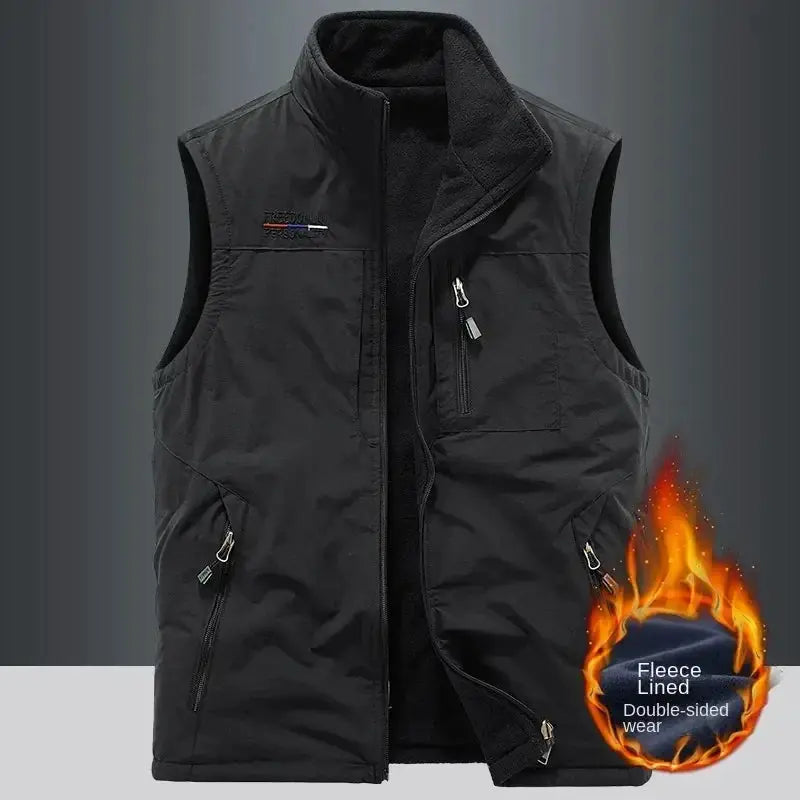 Heated vest by Simples Market, black fleece-lined outdoors gilet for men with zip pockets.