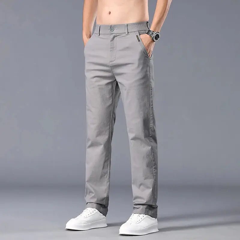 Simples Market men's casual straight-fit stretch khaki chinos with front pockets and white sneakers.