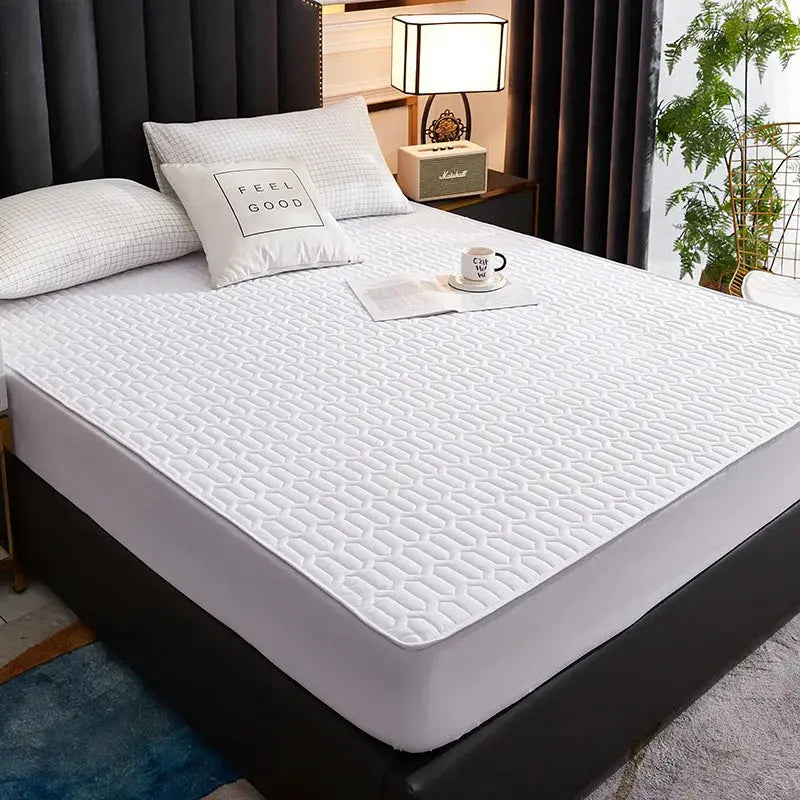 Waterproof quilted latex mattress cover; skin-friendly fitted sheet protector for 150/160/180x200 beds