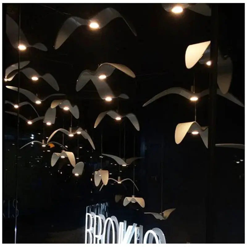 Simples Market 2025 modern seagull-design LED pendant chandelier with bird-shaped white elements for bar/kitchen