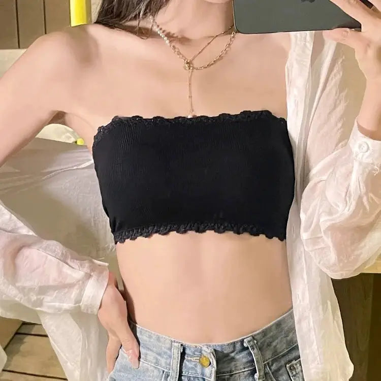 Lace strapless bandeau bralette by Simples Market, black tube top with scalloped lace trim.