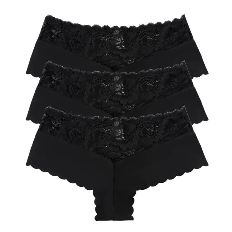 Women's black lace panties, 3-pack, by Simples Market with scalloped edges.