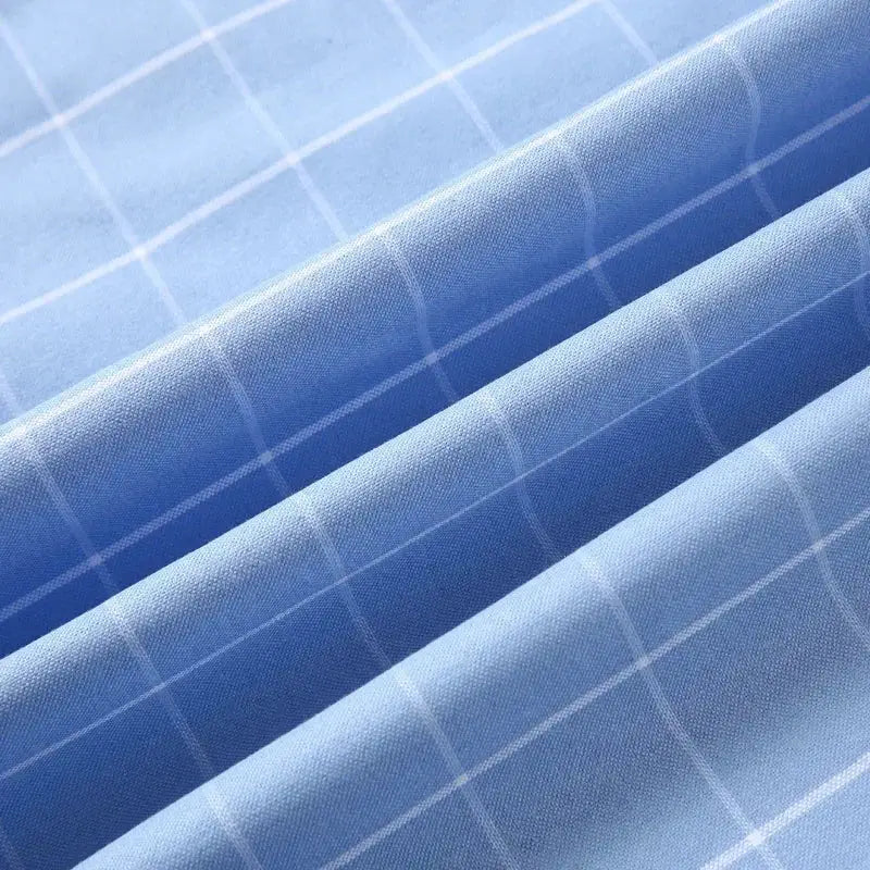 Simples Market men's oxford shirt, 100% cotton breathable blue plaid fabric close-up showing soft woven texture.