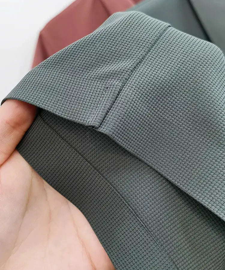 Short sleeve polo shirt in gray-green ice silk fabric with waffle texture