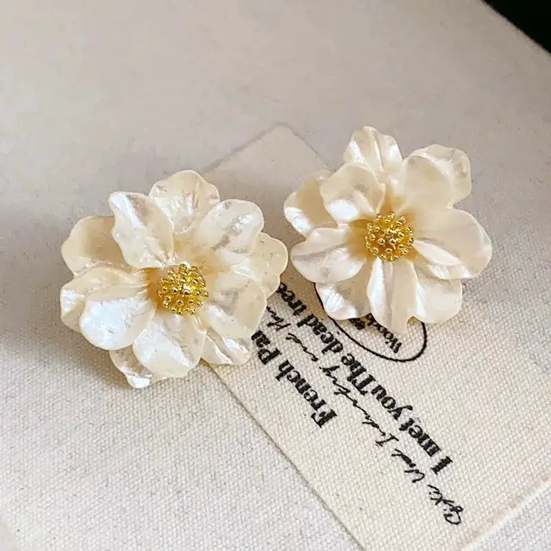 White Acrylic Flower Stud Earrings Folded Floral Design Korean Fashion Sweet Petal Irregular Female Jewelry 2025 New