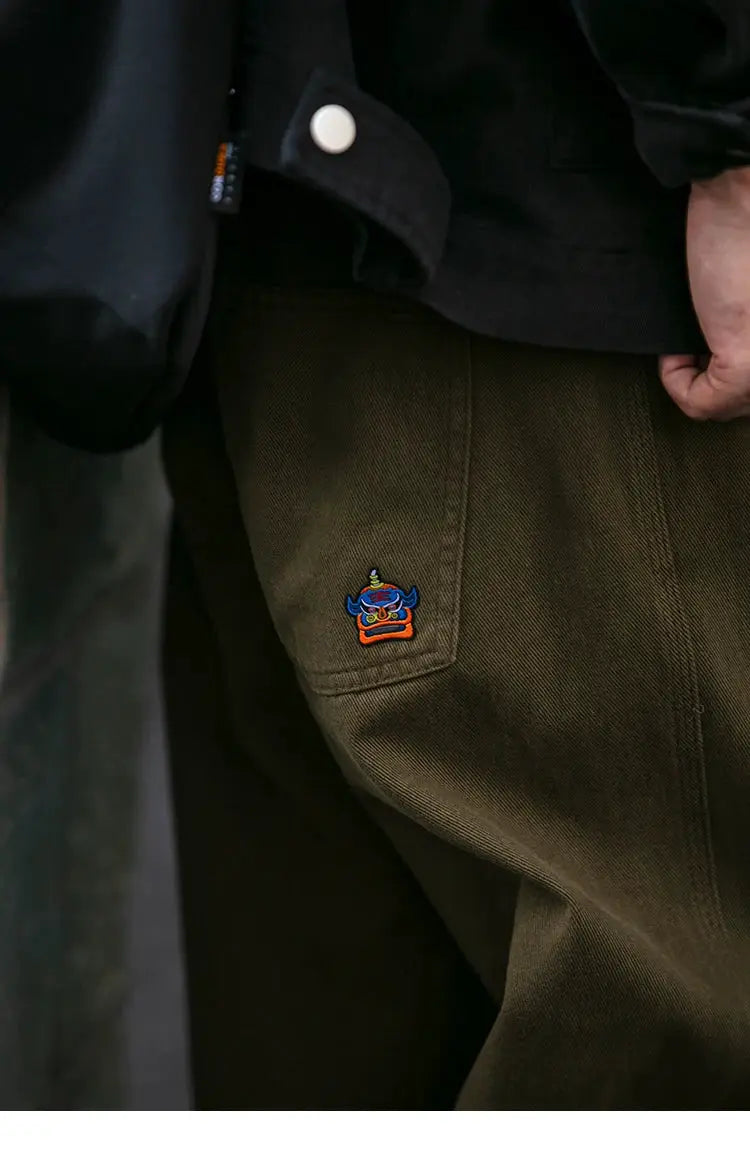 Cargo pants olive-green with a colorful embroidered patch on the pocket; Simples Market