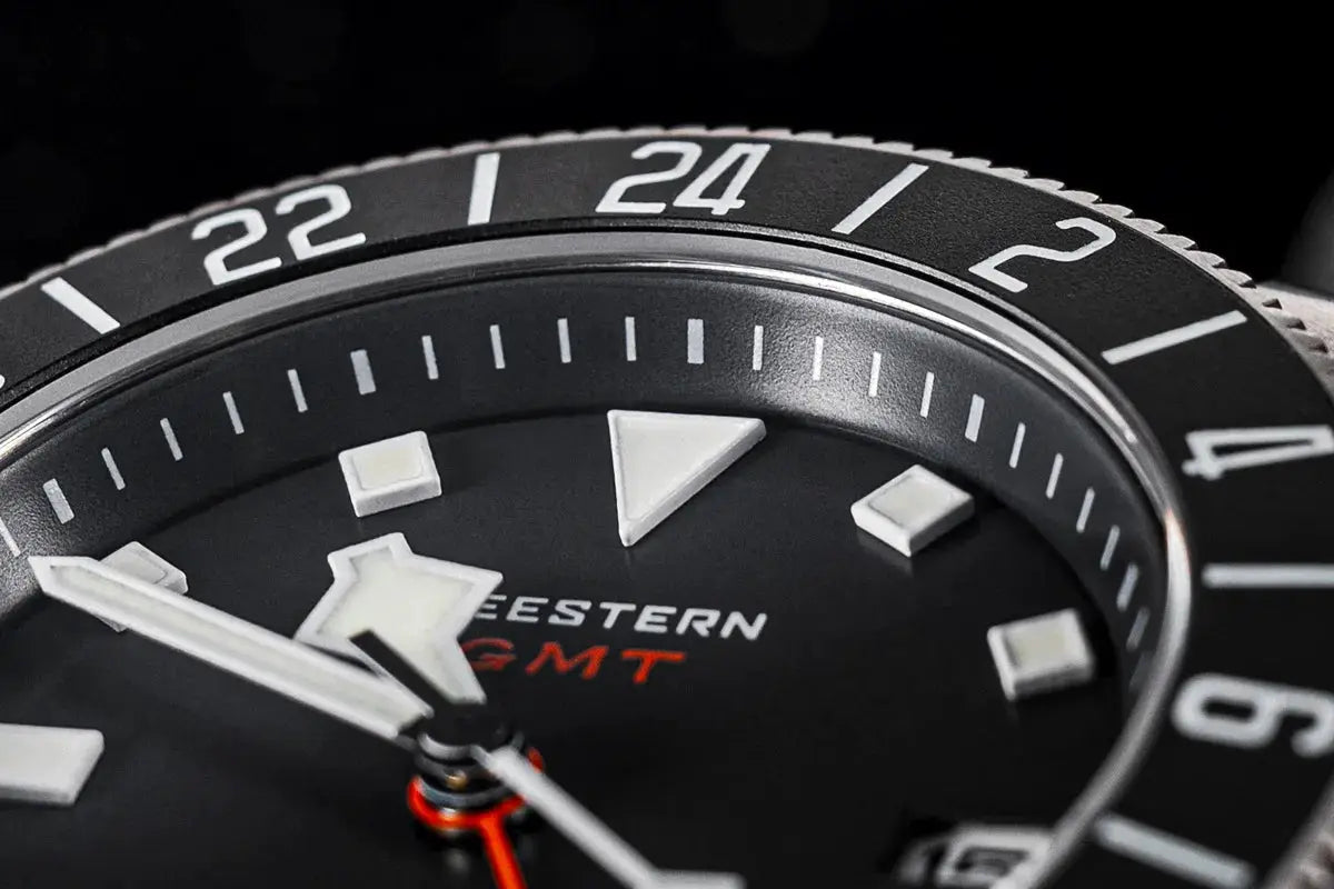 SEESTERN Diver Man Watch with black dial, luminous markers, GMT bezel, sapphire crystal, 200m water resistance