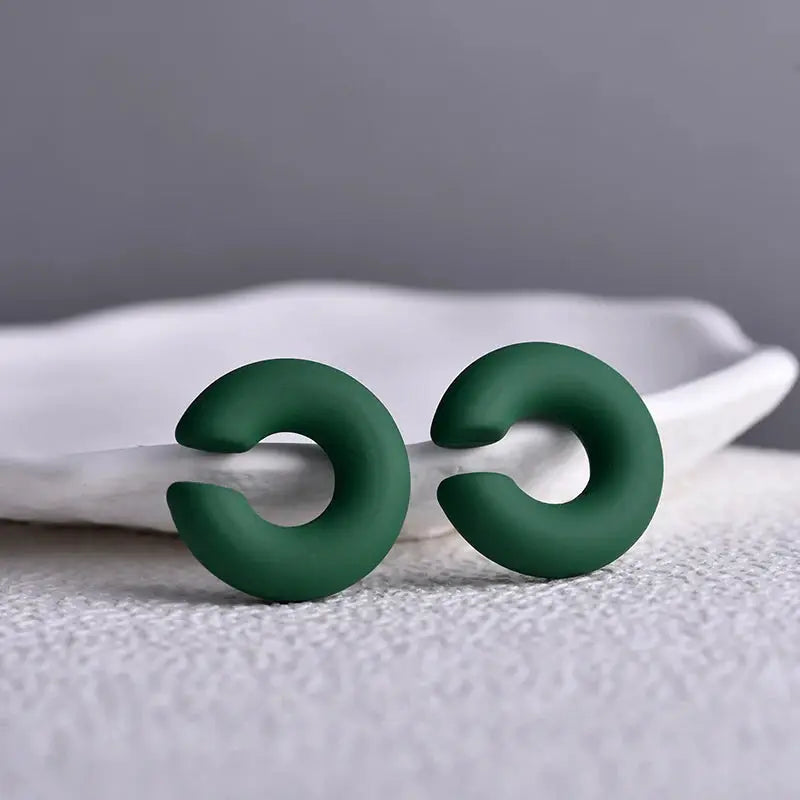 ClipCharm Simple Round Circle Clip Earrings For Women No Piercing C Shape Acrylic Lightweight Colorful Ear Cuffs