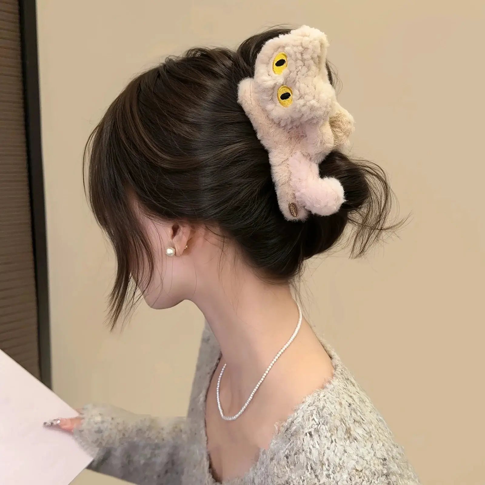 Plush Cat Claw Clip For Women Secure Ponytail And Bun Styling Soft Plush Comfort Hair Accessory