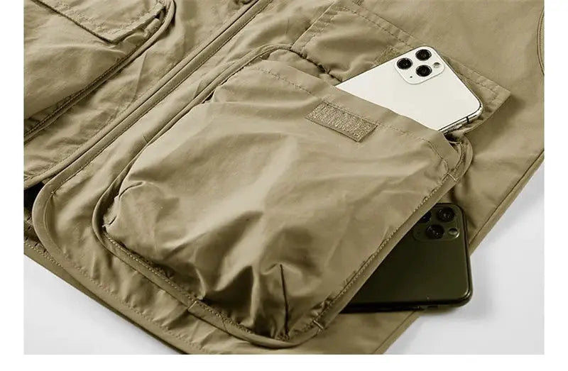 2025 New Fashion Men's Vest tan multi-pocket sleeveless jacket; outdoor waistcoat with two phones in pockets