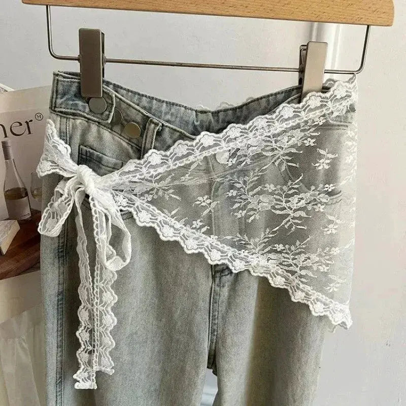 Simples Market high-waist denim skirt with white lace overlay and bow-tie belt