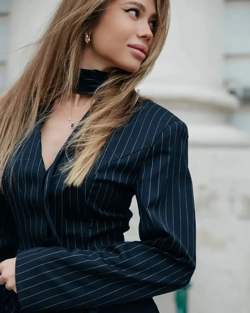 Trendix Elegant blazer 2-piece set, navy pinstripe V-neck jacket worn by woman