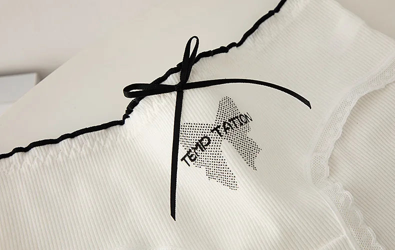 M-XL women's underwear panty in white fabric with black bow accent, scalloped edge trim and star graphic.