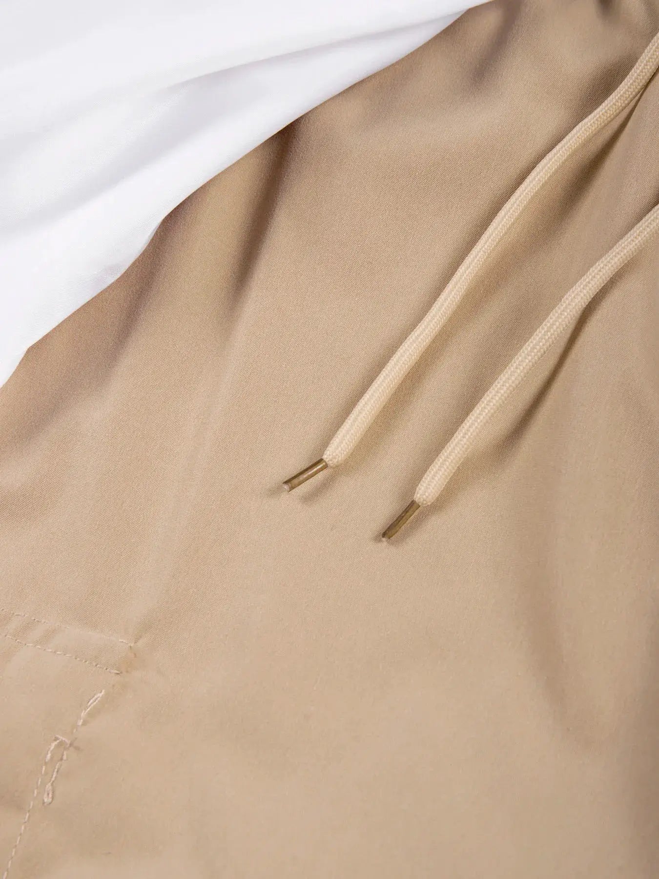 Summer men's cargo shorts by Simples Market, tan with elastic waist, drawstrings, and multi-pocket design