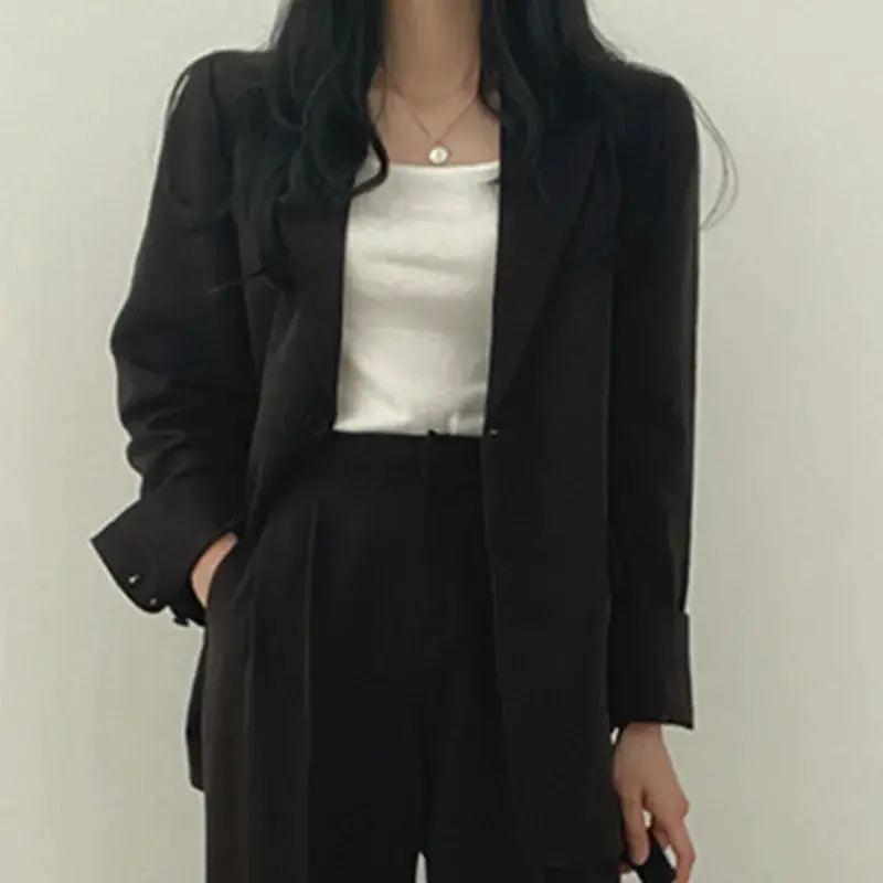 Simples Market 2-piece black blazer pants set, long-sleeve blazer with matching trousers and a white top visible