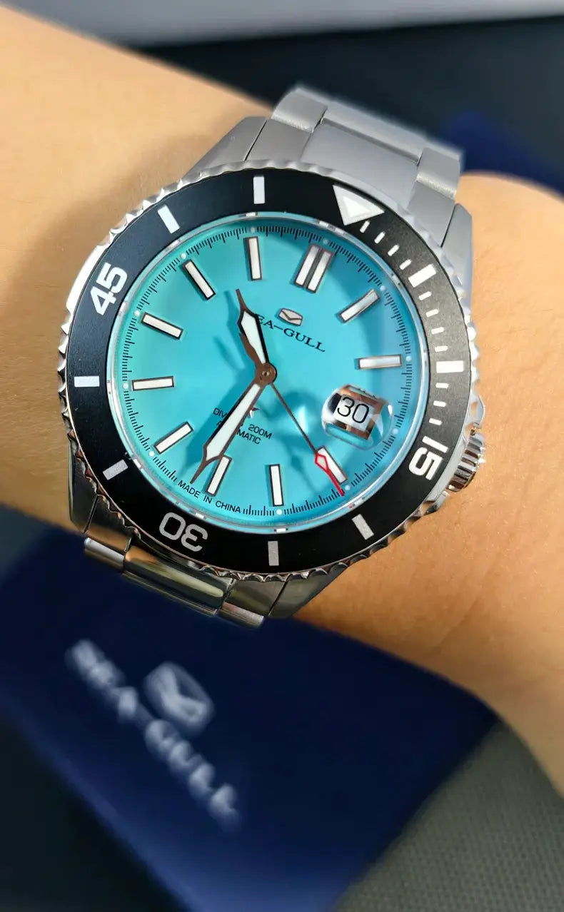 Seagull men's diving watch with turquoise dial, black bezel, stainless steel bracelet, automatic movement, 200m