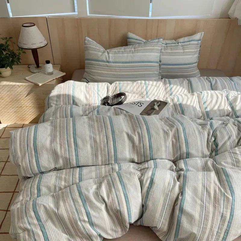 Simples Market striped 100% cotton bedding set with duvet cover and pillowcases in blue and white