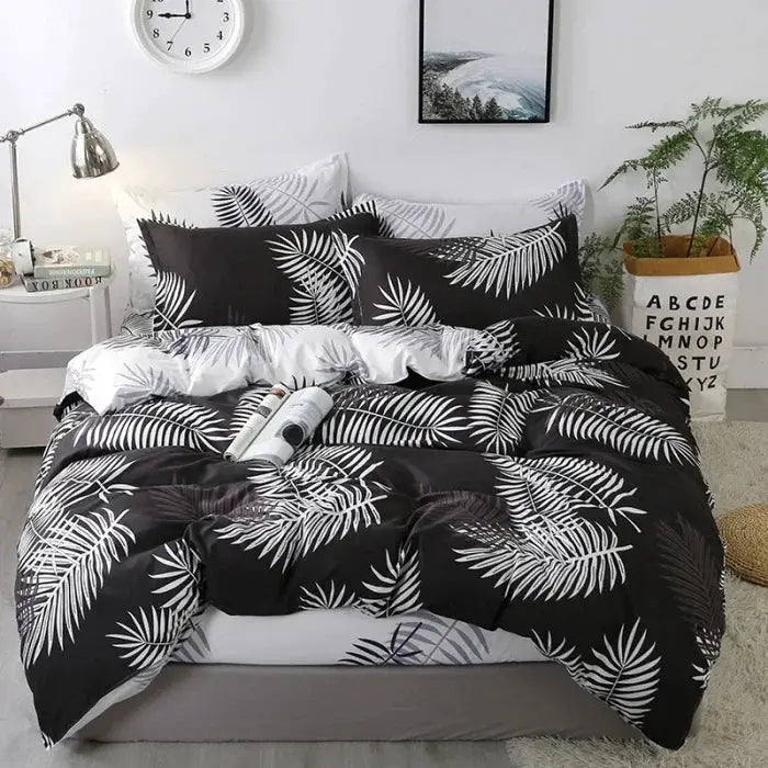 Cotton bedding set by Simples Market, four-piece skin-friendly black and white palm leaf print.