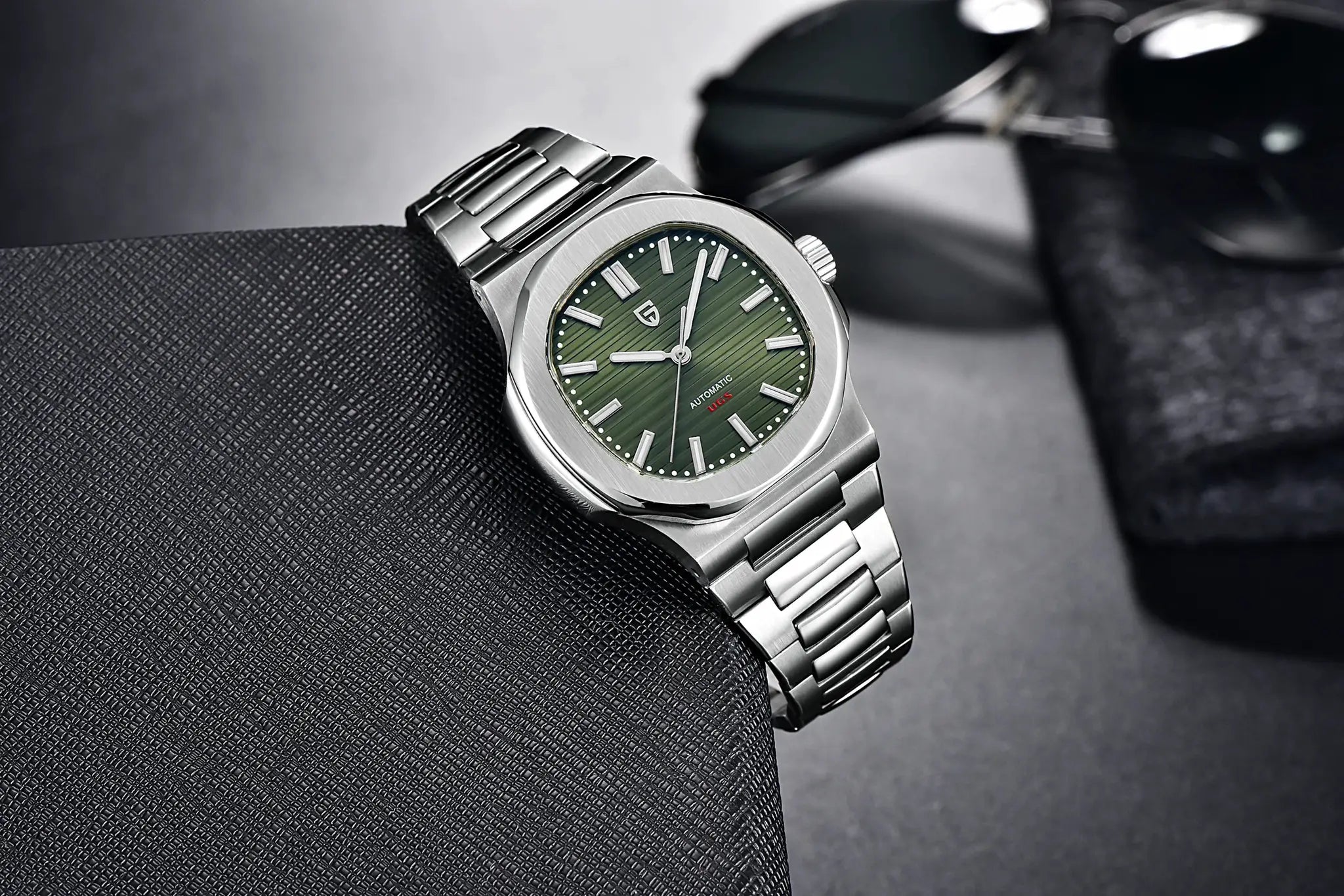Pagani Design 40mm stainless steel automatic men's watch with green dial and sapphire glass