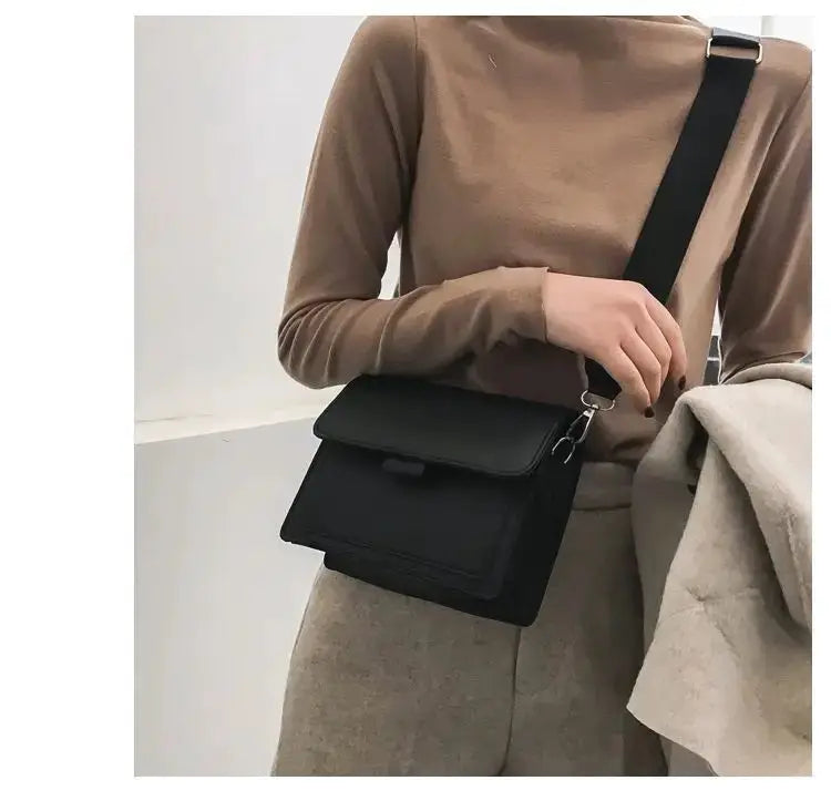 Crossbody bag in black PU leather with front flap, compact shoulder style