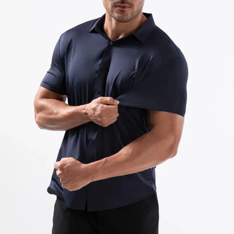 Men's navy short-sleeve dress shirt by Simples Market, wrinkle-free with elastic fit