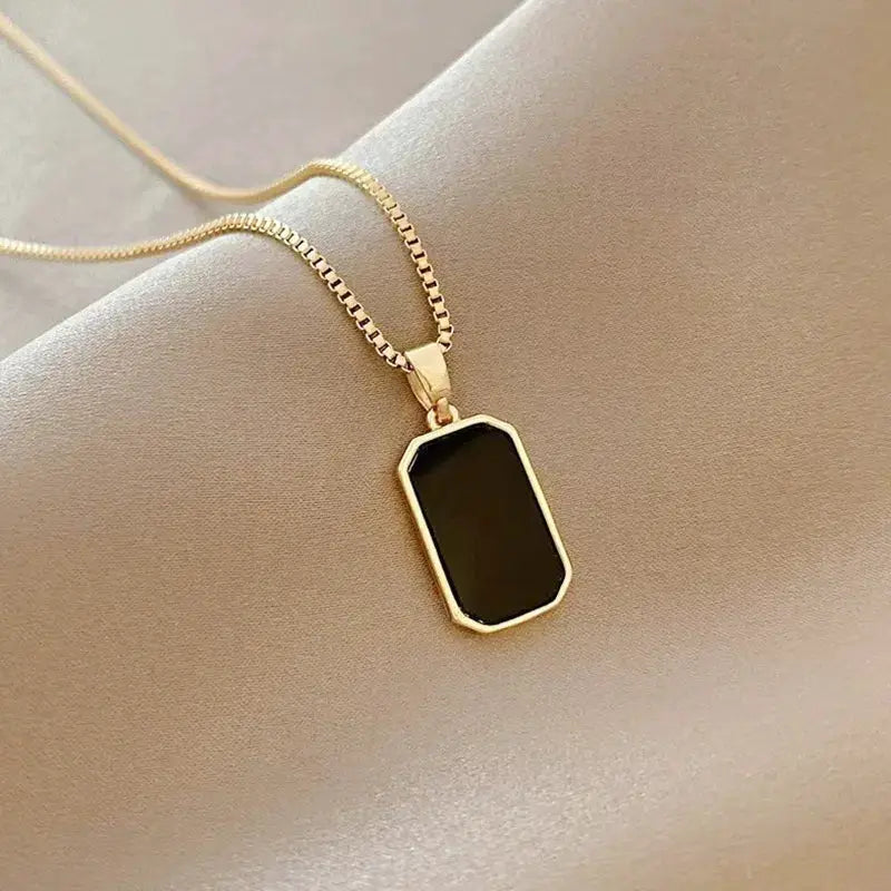 Fashion Exquisite Love Pendant Necklace For Women Zinc Alloy Clavicle Jewelry Gift For Temperament