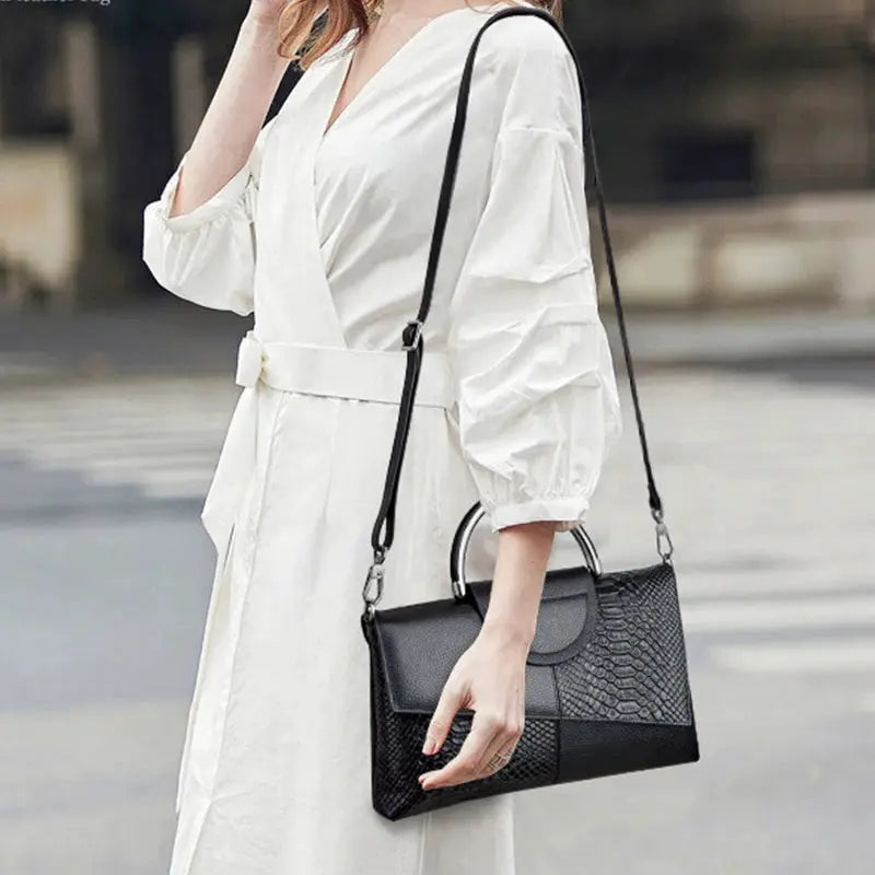 PU synthetic leather women's shoulder crossbody bag with alligator-pattern flap in black