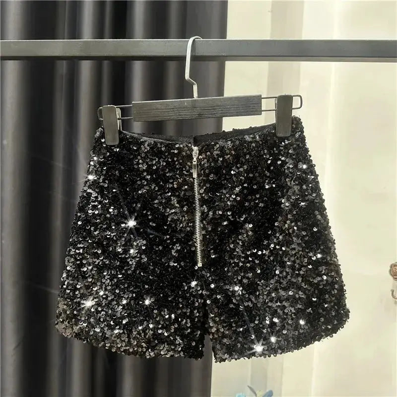 Sequined black shorts with front zipper, glossy clubwear style